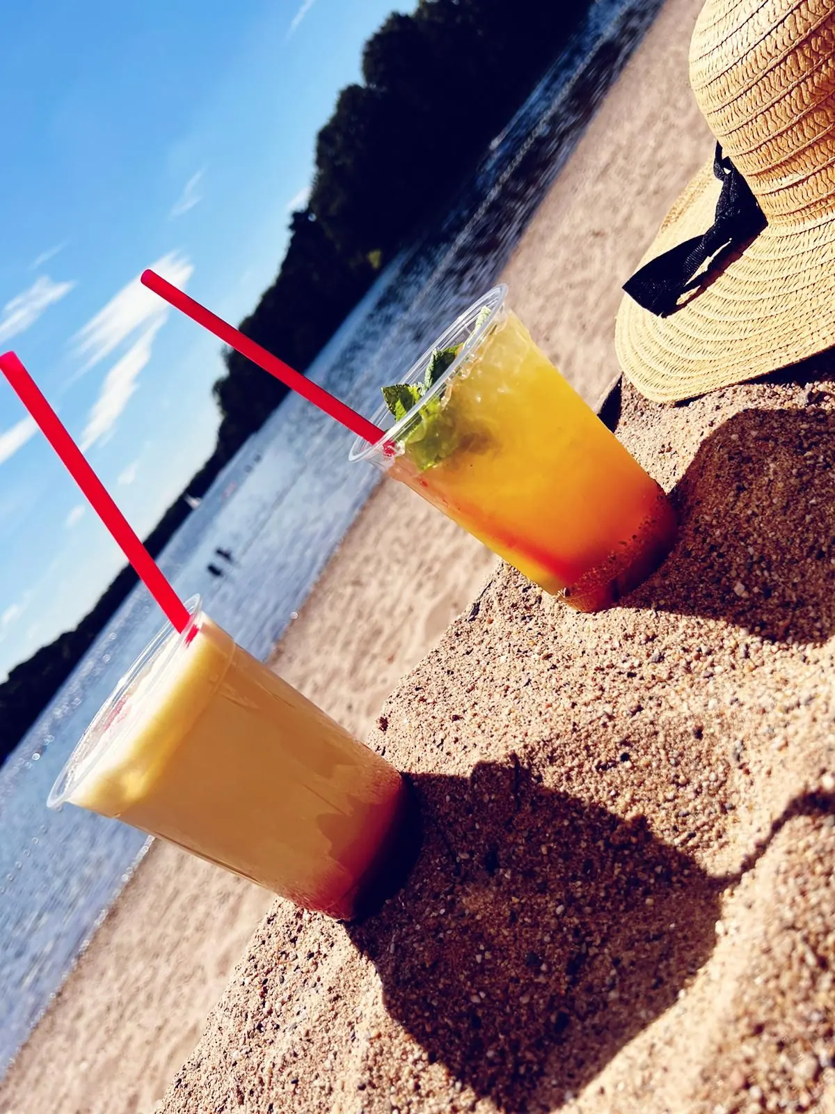 Cocktails im Sand am Wolfssee