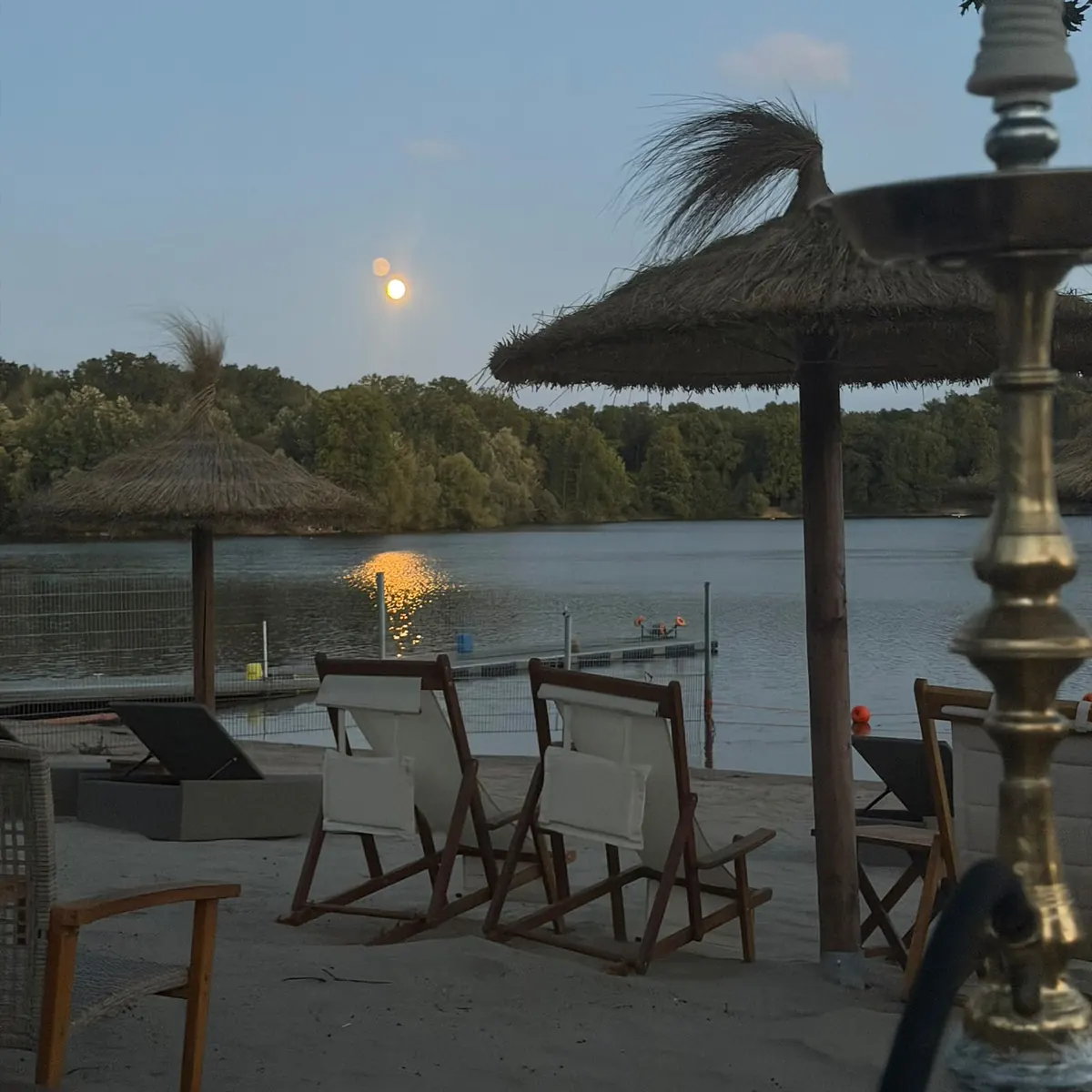 Schattenplätze, Shisha und kalte Drinks am Hotspot Beach