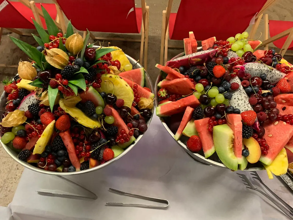 Obstschalen vom Catering im Indoorraum